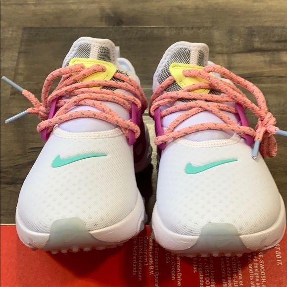 W NIKE REACT PRESTO White/Hyper Violet - Picture 10 of 16